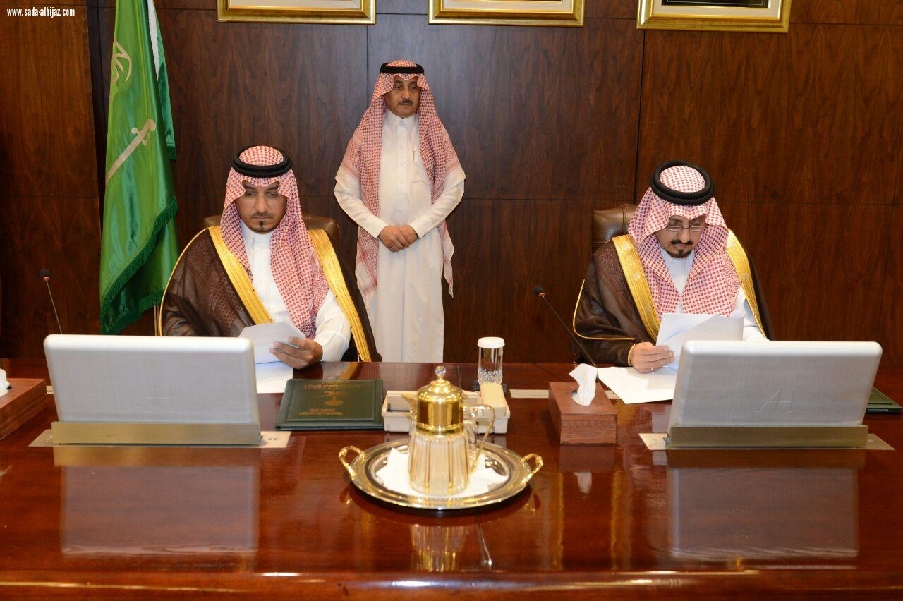 أمير عسير ونائبه يطلعان على برنامج التوطين بالمنطقة أبها